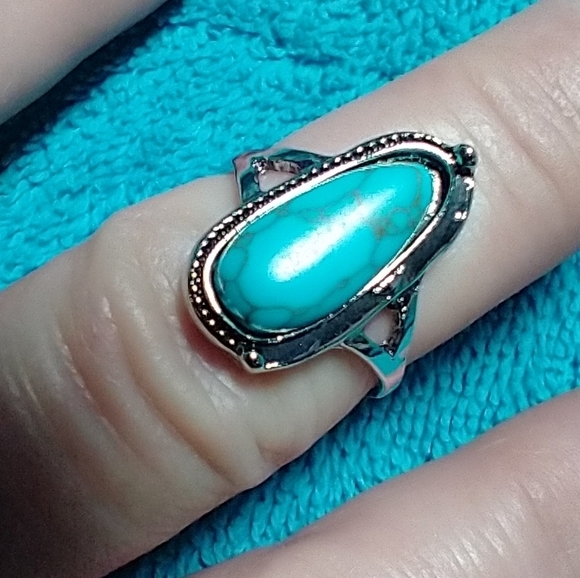 Silvertone faux turquoise blue stone ring - Picture 1 of 4